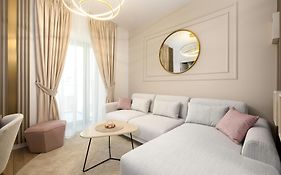 Best Residence - High-End Suites - By Solinis Homes